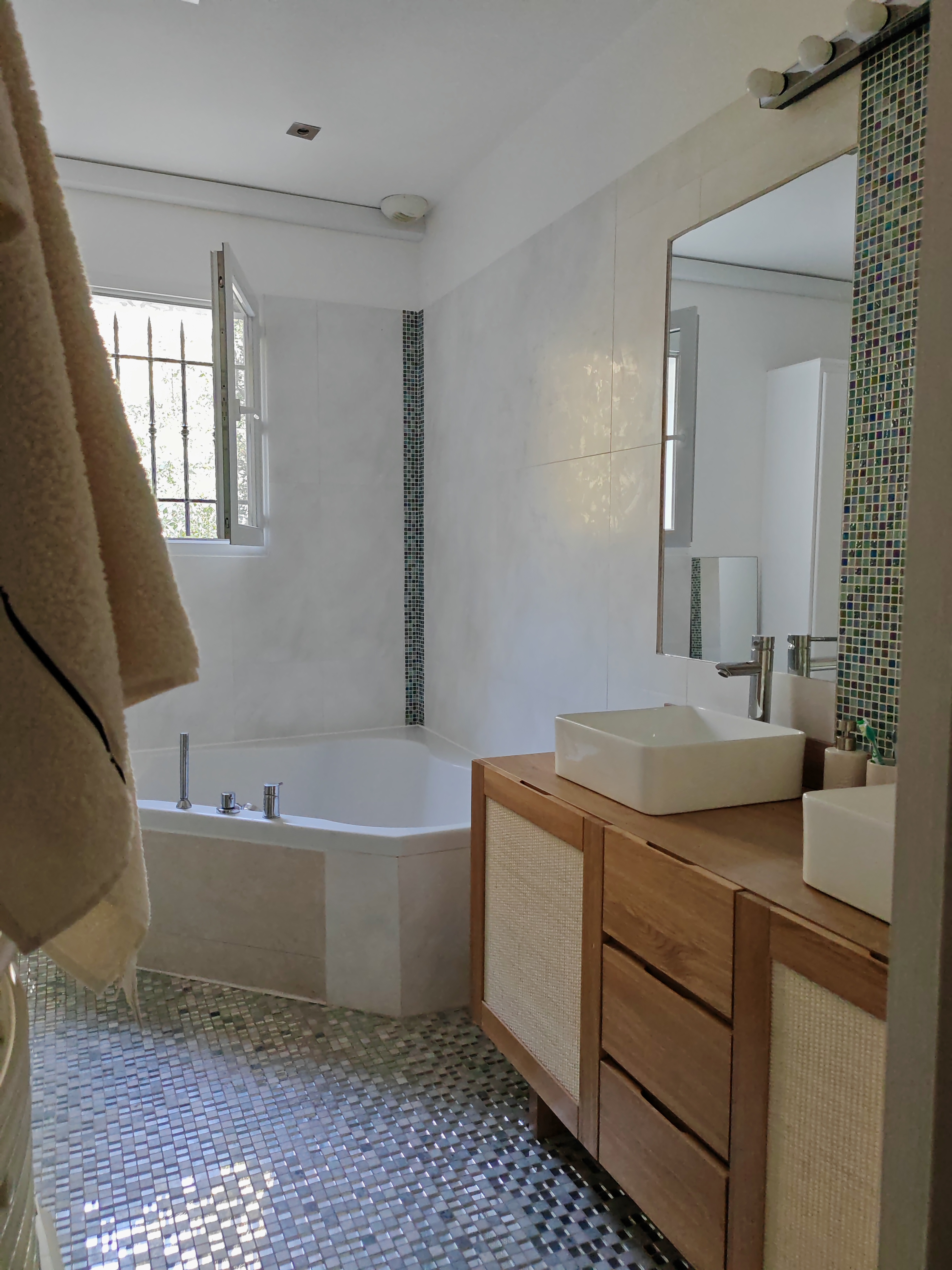 La salle de bains de la chambre twin